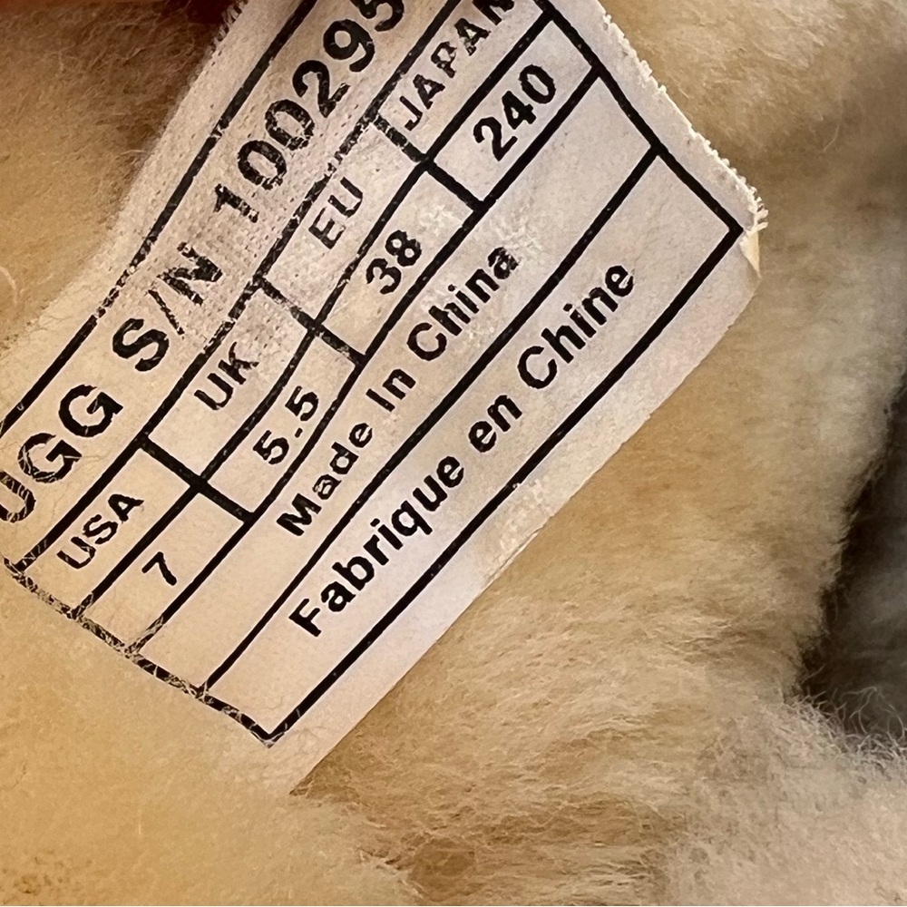 Ugg Bailey Button Classic Short Silver Metallic B… - image 6